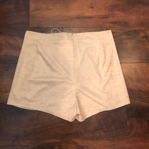 NWOT - Very J Gold/Tan Lace up Shorts - Picture 4 of 7
